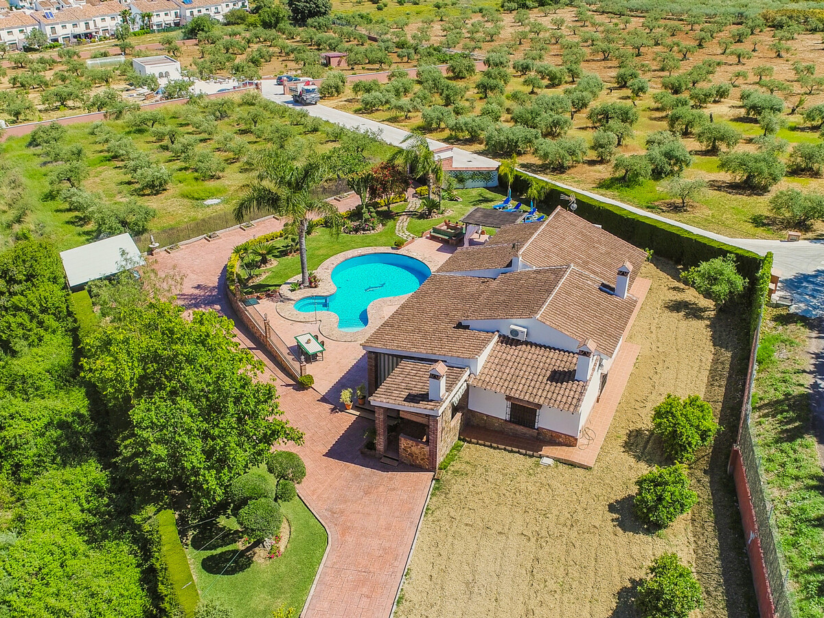 Villa 3 chambres, piscine 11x5m et jardin à Alhaurín el Grande - Photo 5