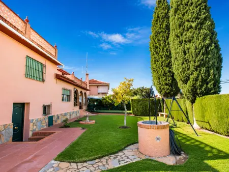 Location ensoleillée à Alhaurín de la Torre avec piscine privée - Photo 2