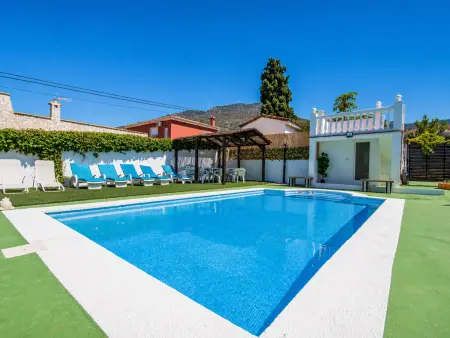 Location ensoleillée à Alhaurín de la Torre avec piscine privée - Photo 5