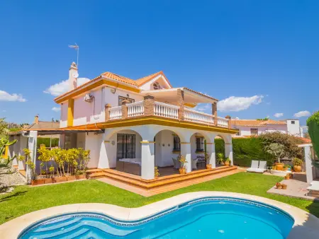 Location villa à Málaga, Villa familiale avec piscine privée chauffée et près de la plage à Malaga
