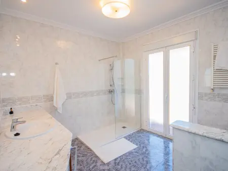 Villa familiale avec piscine privée chauffée et près de la plage à Malaga - Photo 26