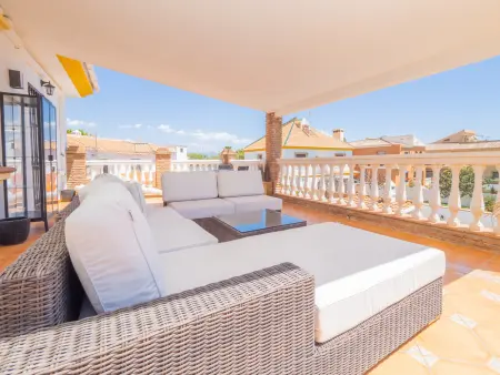 Villa familiale avec piscine privée chauffée et près de la plage à Malaga - Photo 31