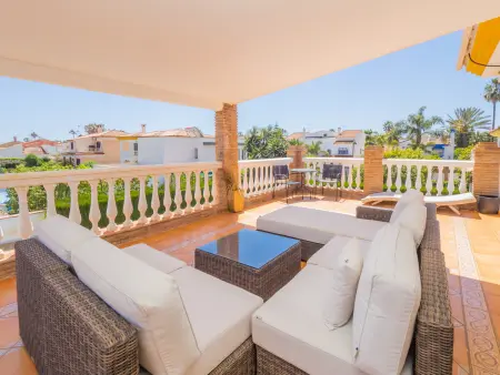 Villa familiale avec piscine privée chauffée et près de la plage à Malaga - Photo 34
