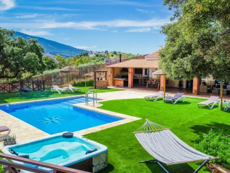 Location villa à Alhaurín el Grande, Villa exclusive avec piscine privée et jacuzzi près de la nature
