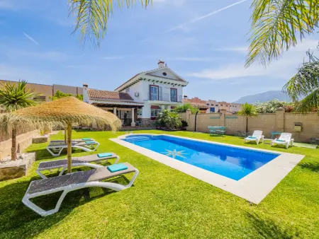 Location gite à Alhaurín el Grande, Villa de campagne exclusive avec piscine privée et parking à Alhaurín el Grande