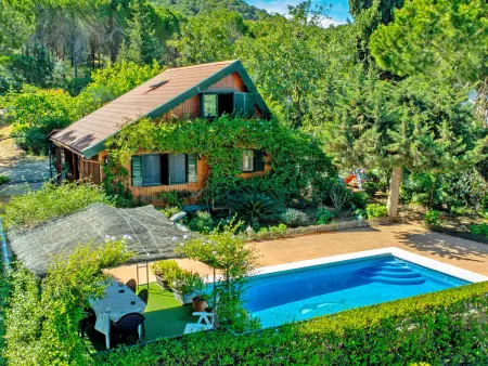 Location gite à Alhaurín el Grande, Maison en bois avec piscine privée à Alhaurín el Grande