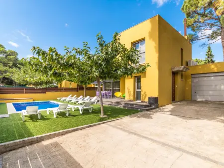 Location villa à L'Escala, Maison moderne avec piscine privée, proche plage