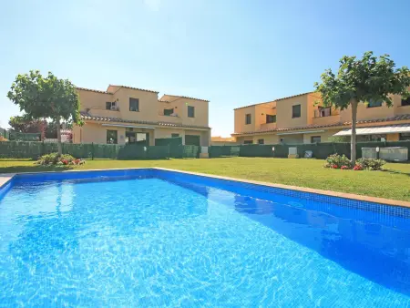 Location villa à L'Escala, Charmante maison avec jardin privé et piscine à LEscala, proche plage et nature