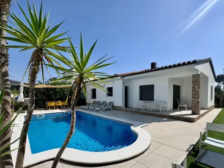 Location villa à L'Escala, Villa spacieuse avec piscine privée près de la plage