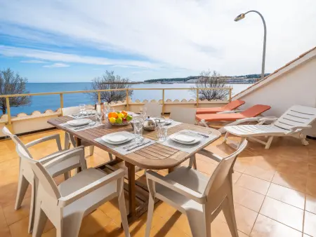 Location appartement à L'Escala, Appartement en bord de mer avec jardin et piscine partagée - 4 pers