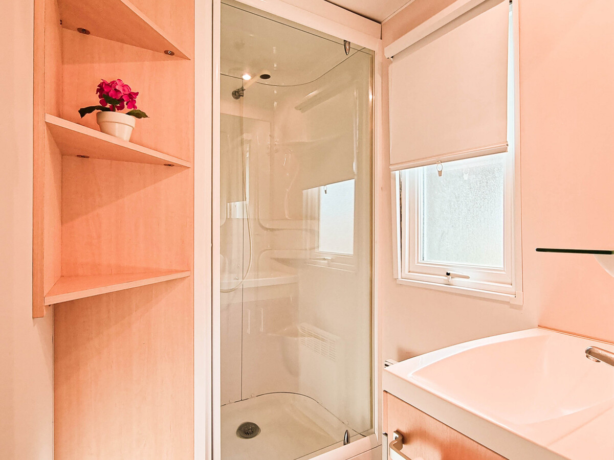 Bungalow 2 chambres au Camping Lacus, 100 m de la plage - Photo 12