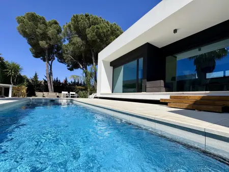 Location villa à L'Escala, Villa moderne avec piscine privée, Wi-Fi, parking et climatisation, proche plage