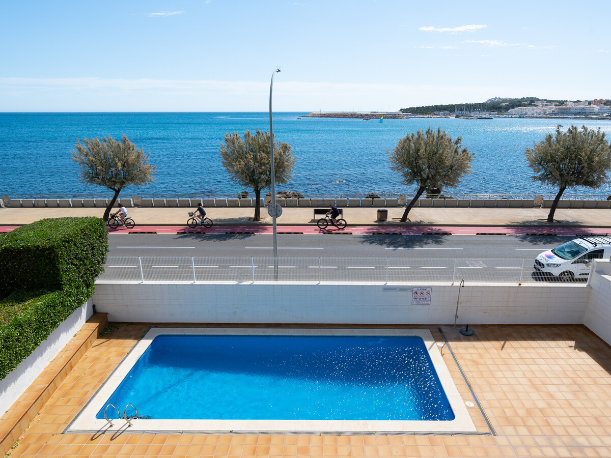 Appartement front de mer avec terrasse et piscine - Photo 11