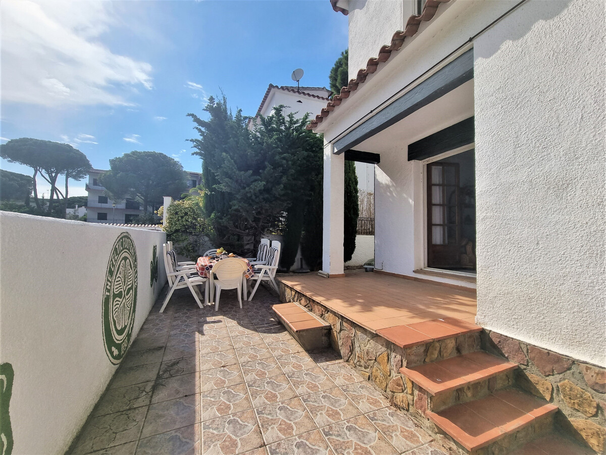 Villa 6 pers. L'Escala, piscine partagée entre 4 voisins - Photo 3
