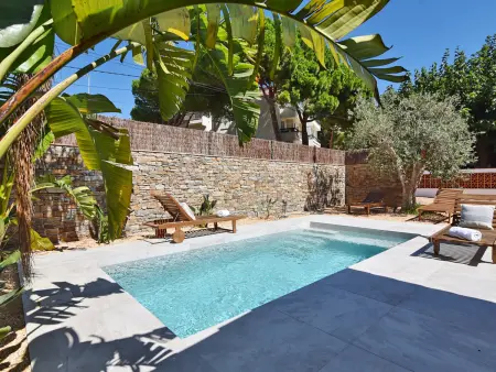 Location villa à L'Escala, Villa spacieuse rénovée 2023 avec piscine privée à LEscala