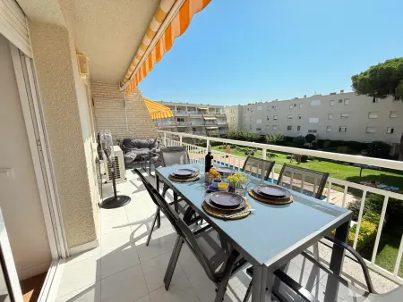 Location appartement à L'Escala, Charmant appartement rénové avec jardin, piscine et parking à LEscala