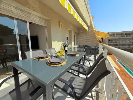 Charmant appartement rénové avec jardin, piscine et parking à L'Escala : photo 2