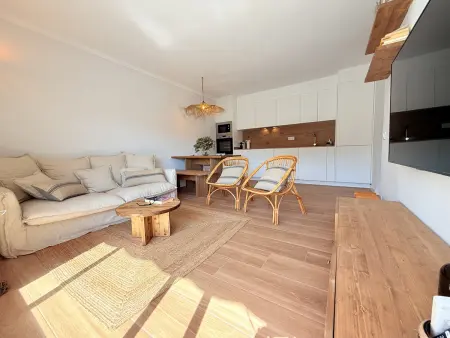 Charmant appartement rénové avec jardin, piscine et parking à L'Escala : photo 3