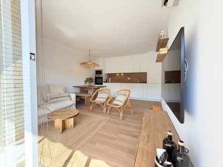 Charmant appartement rénové avec jardin, piscine et parking à L'Escala : photo 4