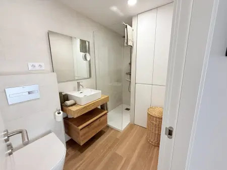 Charmant appartement rénové avec jardin, piscine et parking à L'Escala : photo 17
