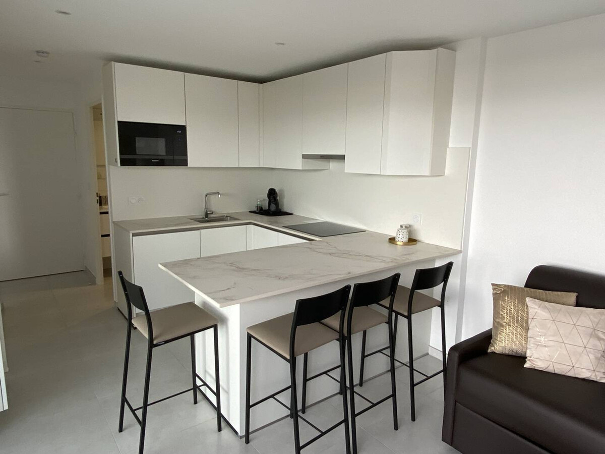 T2 rénové avec terrasse 24 m² et accès direct plage - Photo 3