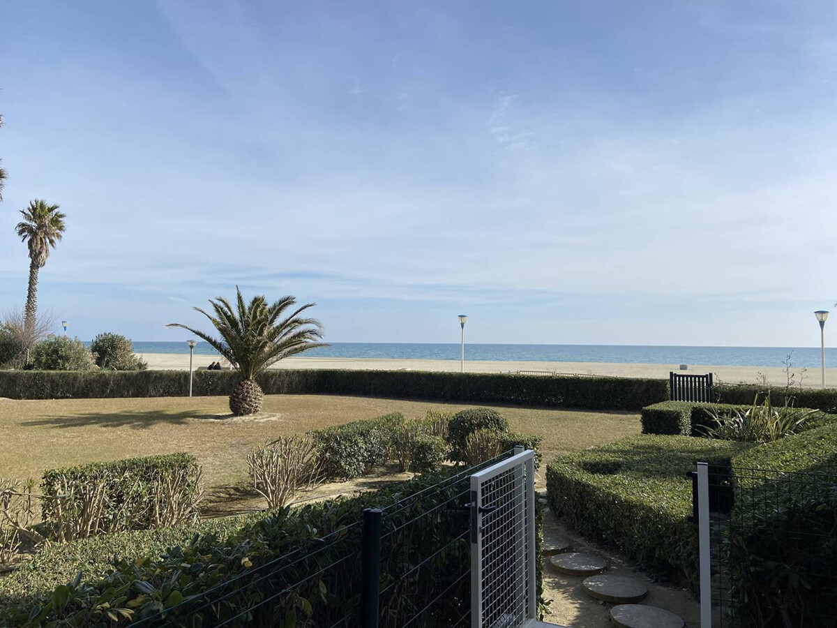 T2 rénové avec terrasse 24 m² et accès direct plage - Photo 5