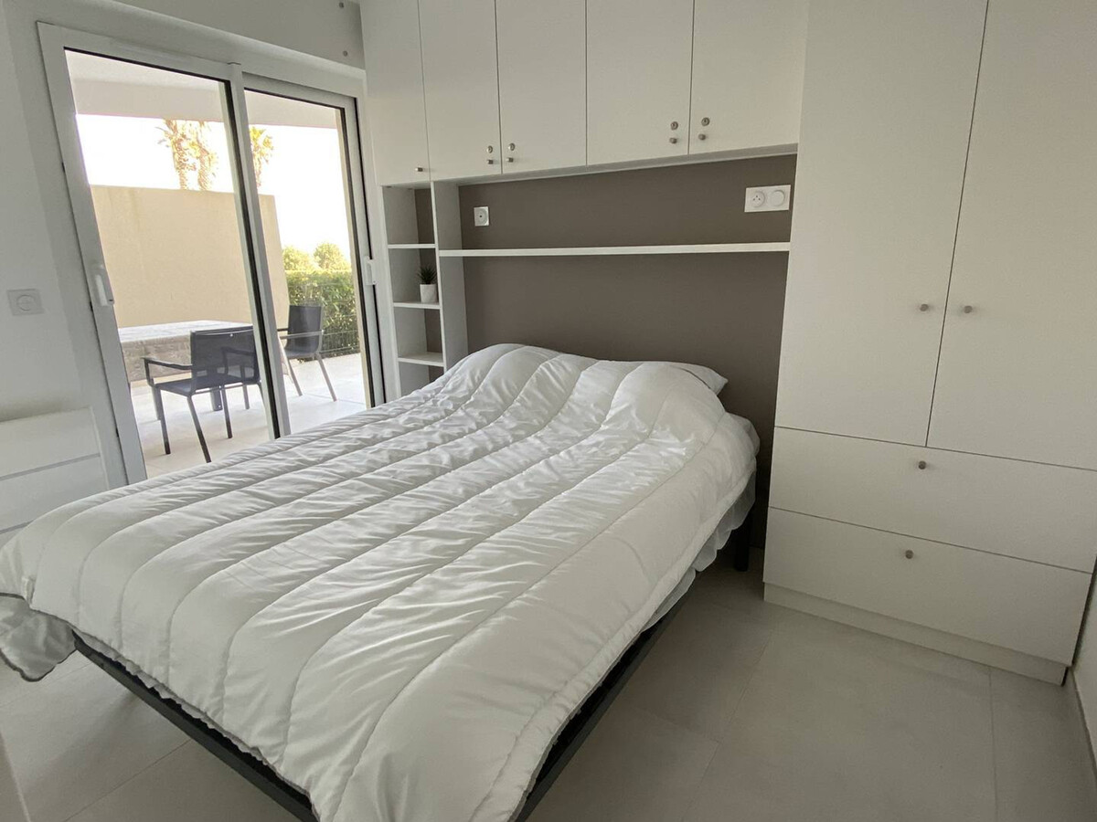 T2 rénové avec terrasse 24 m² et accès direct plage - Photo 9