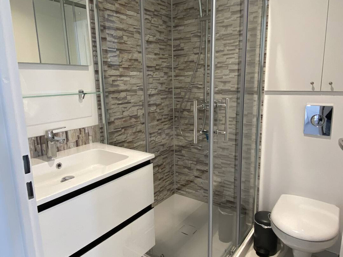 T2 rénové avec terrasse 24 m² et accès direct plage - Photo 10