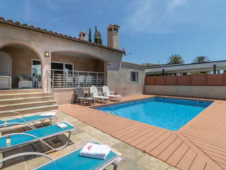 Location villa à Empuriabrava, Villa moderne à Empuriabrava avec piscine privée et parking, animaux admis, pour 8 pers.