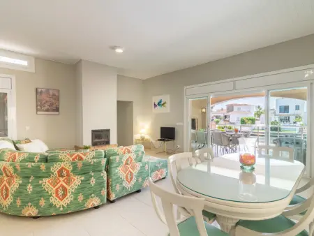 Villa moderne à Empuriabrava avec piscine privée et parking, animaux admis, pour 8 pers. - Photo 2