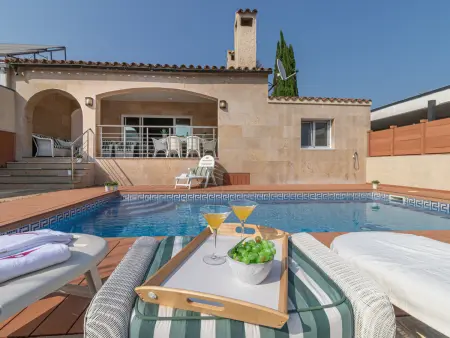 Villa moderne à Empuriabrava avec piscine privée et parking, animaux admis, pour 8 pers. - Photo 5