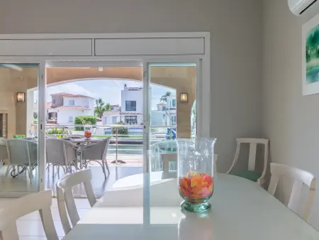 Villa moderne à Empuriabrava avec piscine privée et parking, animaux admis, pour 8 pers. - Photo 10