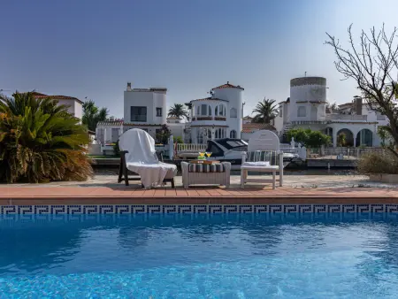 Villa moderne à Empuriabrava avec piscine privée et parking, animaux admis, pour 8 pers. - Photo 35
