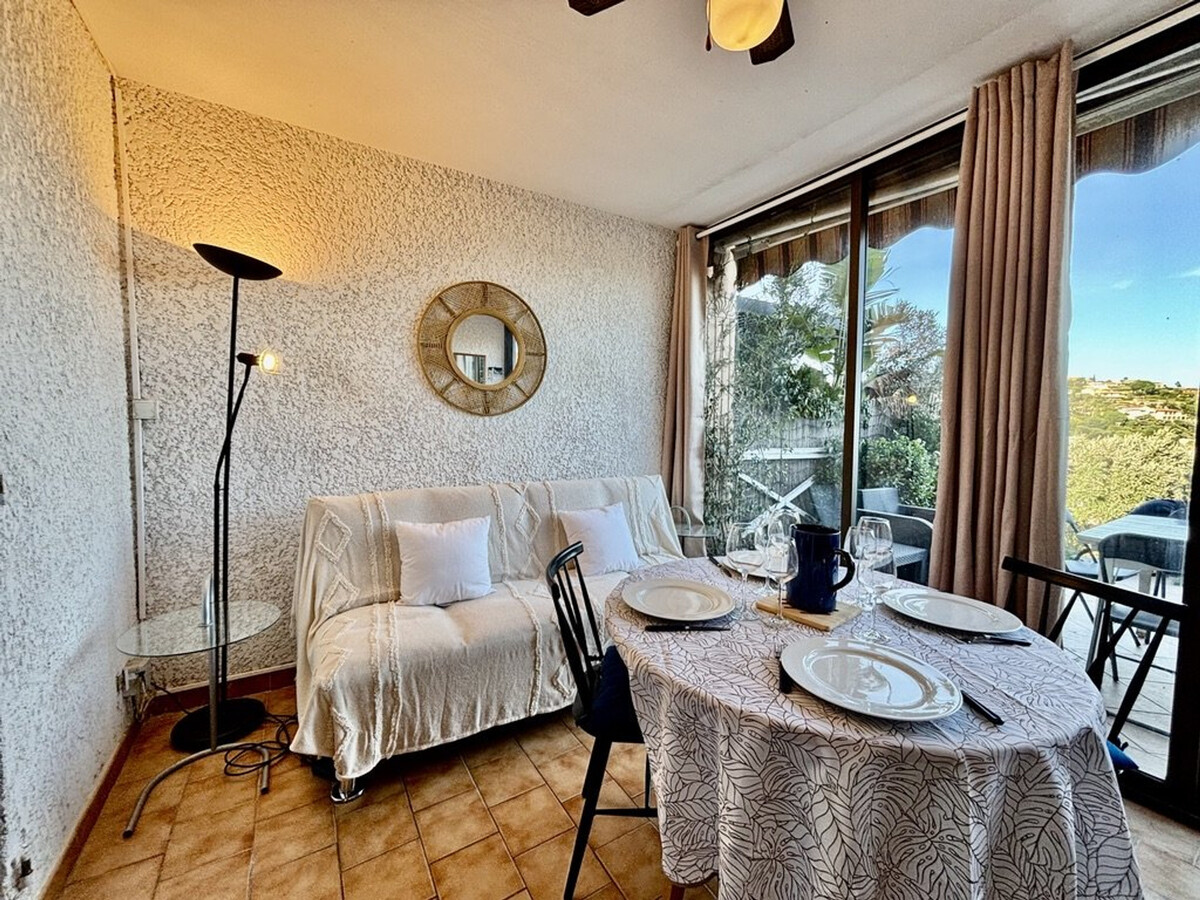 Studio avec terrasse vue mer à Cavalaire-sur-Mer - Photo 4