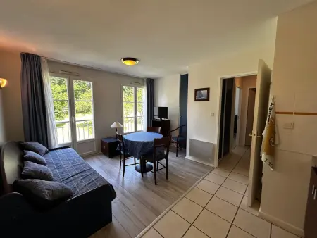 Location appartement à La Roche Posay, Charmant T2 avec Piscine Commune et WIFI à 200m des Thermes