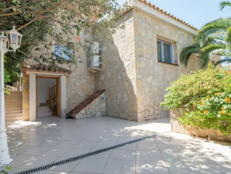 Villa rénovée à Salou: 4 ch, 4 sdb, barbecues, proche plage - Photo 1