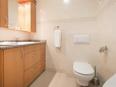 Villa rénovée à Salou: 4 ch, 4 sdb, barbecues, proche plage - Photo 5