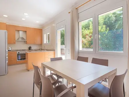 Villa rénovée à Salou: 4 ch, 4 sdb, barbecues, proche plage - Photo 7