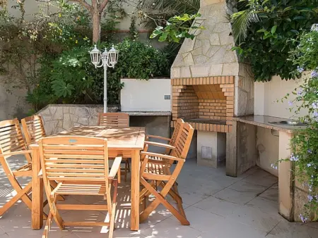 Villa rénovée à Salou: 4 ch, 4 sdb, barbecues, proche plage - Photo 16