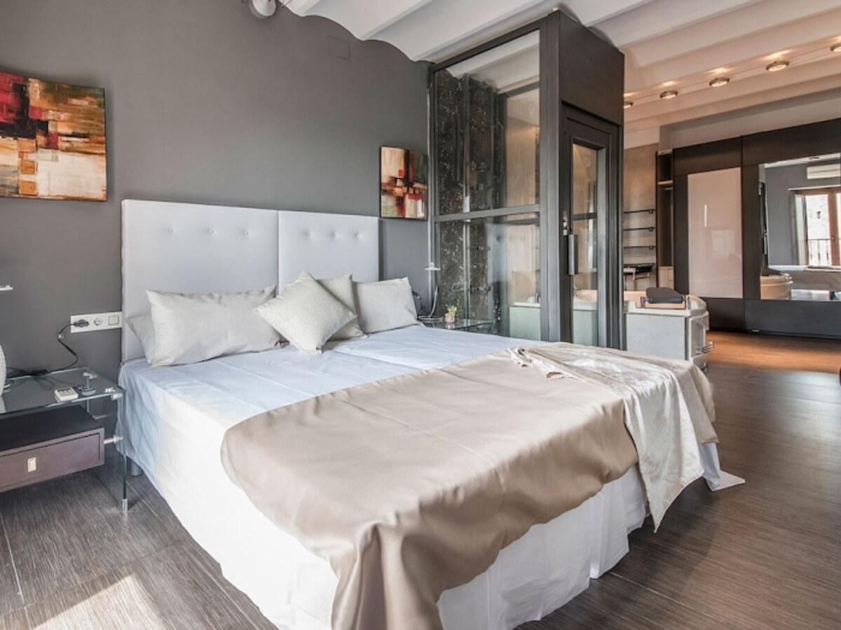 Maison rénovée face au cirque romain avec terrasse vue mer - Photo 24