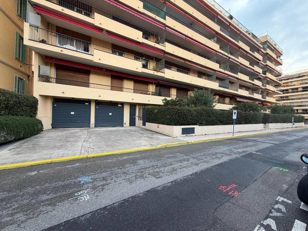 Appartement 3P dernier étage à Menton, terrasse vue mer - Photo 14