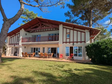 Location maison à La Teste de Buch, Villa bord de plage, 6 chambres, parking, WIFI - Pyla s/Mer