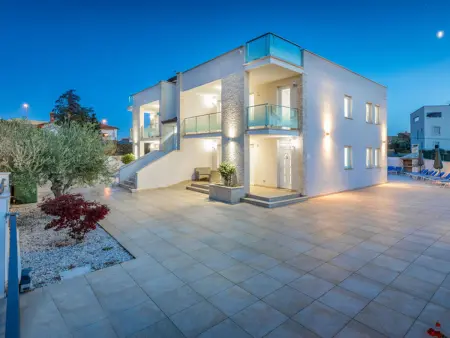 Villa Ricardo à Umag : maison 8 chambres avec piscine