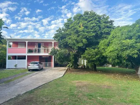 Location appartement à Le Moule, Appartement charmant à Le Moule - 70 m² avec jardin