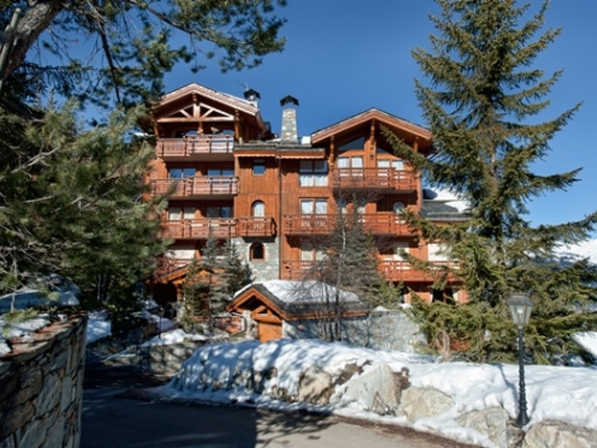 Appartement skis aux pieds avec spa à Courchevel 1850 - Photo 1