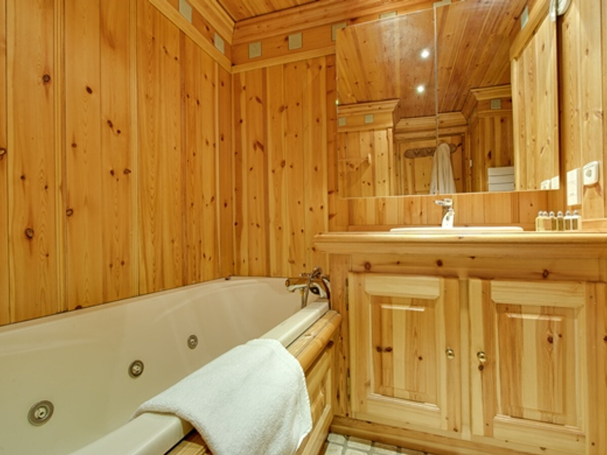 Appartement skis aux pieds avec spa à Courchevel 1850 - Photo 6