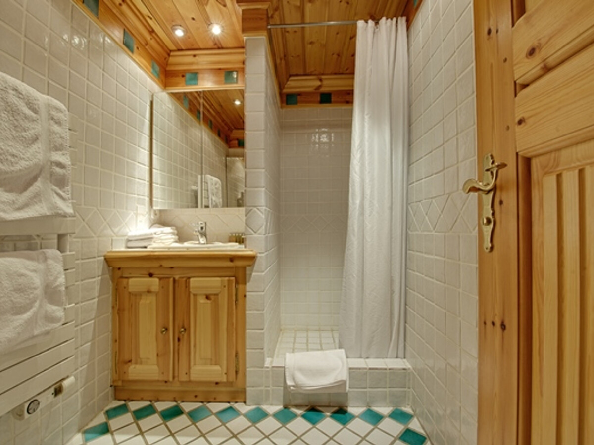 Appartement skis aux pieds avec spa à Courchevel 1850 - Photo 7
