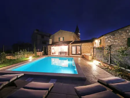 Villa Benvenuti à Motovun, piscine privée et jardin : photo 2