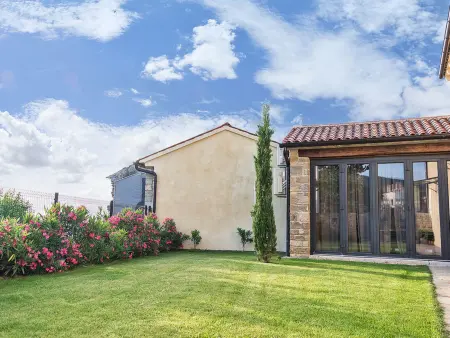 Villa Benvenuti à Motovun, piscine privée et jardin : photo 5