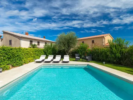 Villa Benvenuti à Motovun, piscine privée et jardin : photo 6